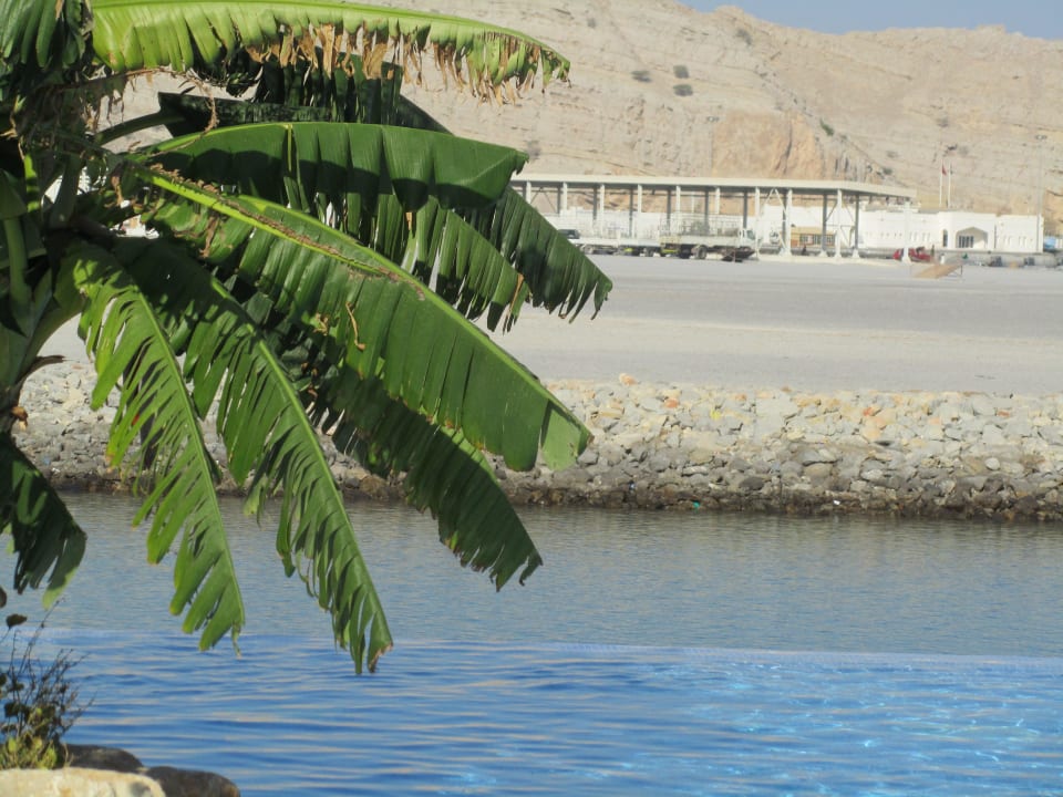 Aussicht auf die aufgeschüttete Umgebung Atana Hotel Musandam