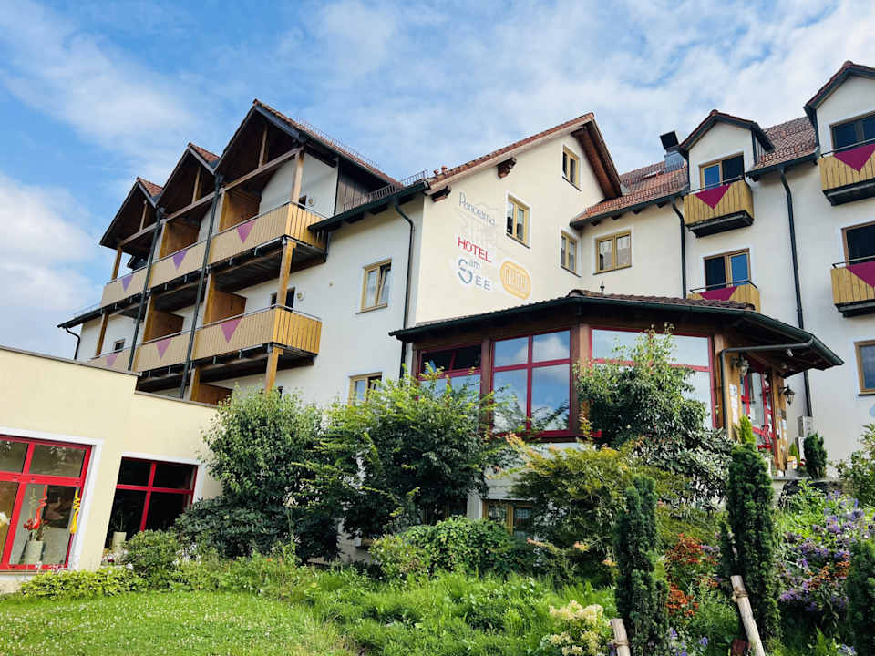 Außenansicht Panorama-Hotel am See