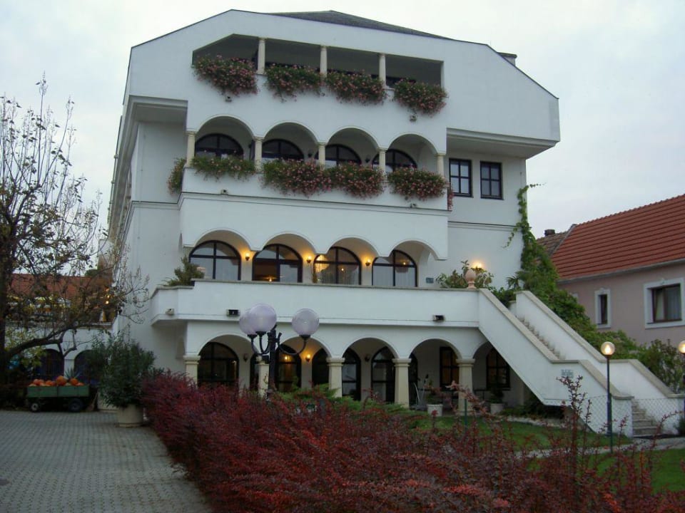 Hoteansicht vom Parkplatz Privathotel Das Schmidt