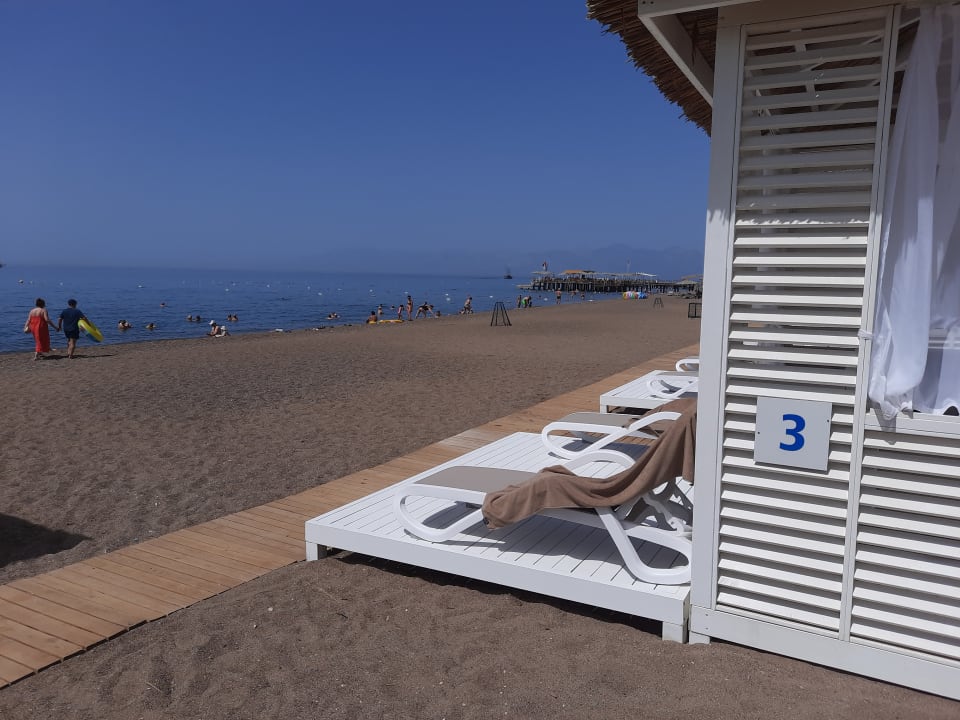 Strand Hotel Miracle Resort