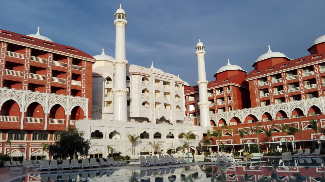 Blick zum Hotel vom Meer aus gesehen Royal Taj Mahal Hotel