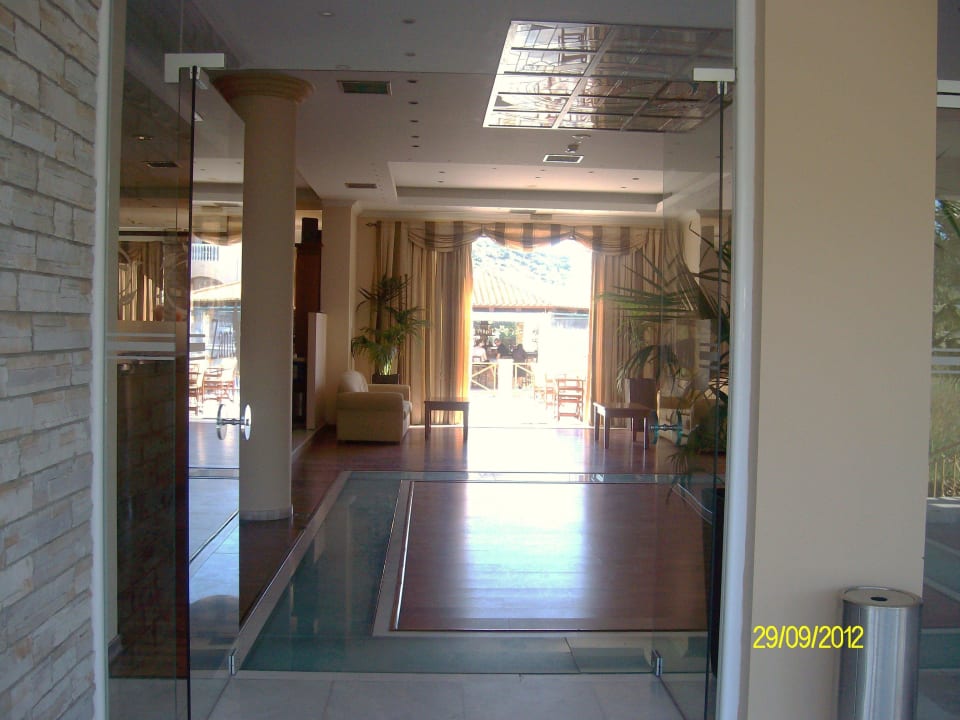 Eingangsbereich, Durchgang zum Poolbereich Hotel Zante Village