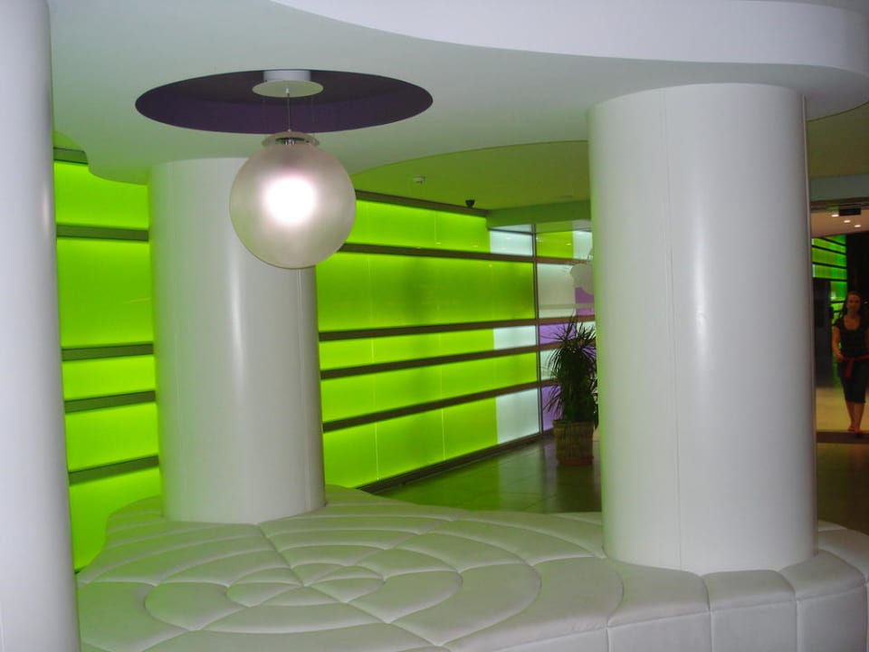 Stylishe Lobby abends Hotel Garbi Ibiza & Spa