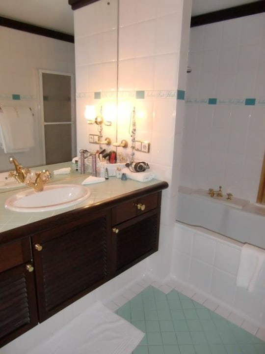 Bad Wellnesshotel ...liebes Rot-Flüh