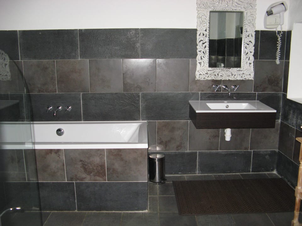 Badezimmer Hotel Auberge De La Poulcière