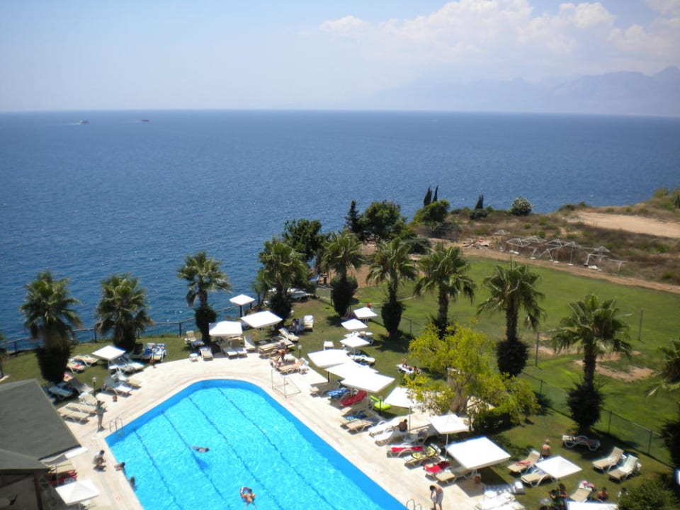 Ausblick von unserem Balkon Falcon Hotel