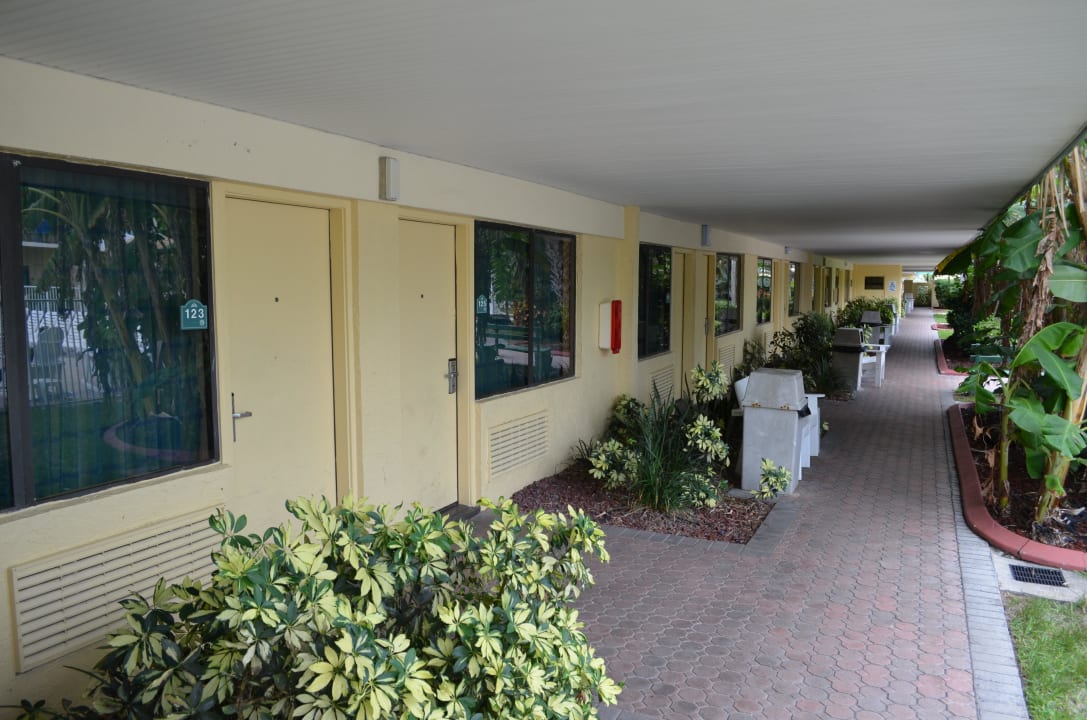 Zimmeransicht von Poolseite Beachside Hotel and Suites