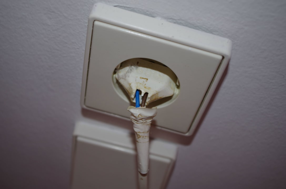 Steckdose am Nachtschrank Mitsis Rodos Village