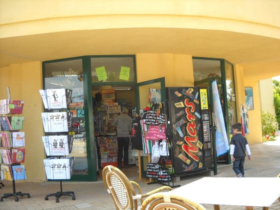 Kiosk in der Hotelanlage Falkensteiner Club Funimation Garden Calabria