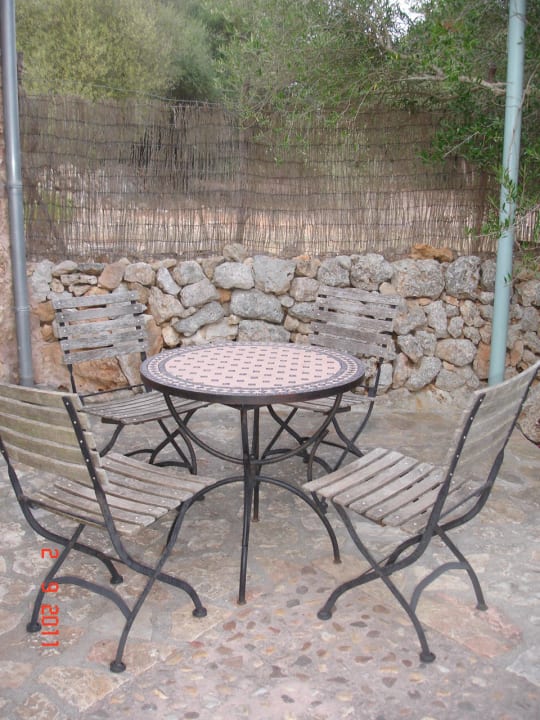 Sitzplatz vorm Haus Finca Can Pina