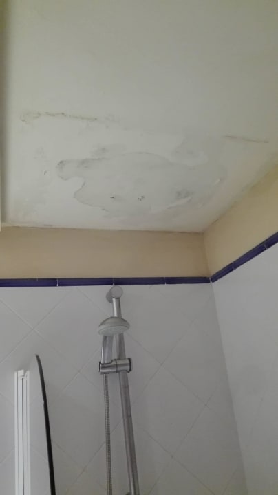 Starker Schimmelbefall im Bad SBH Costa Calma Beach Resort