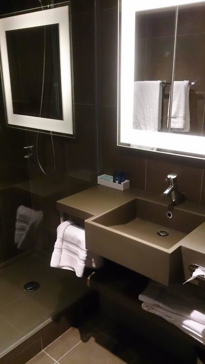 Bad mit moderner Ausstattung Hotel Novotel Rennes Alma