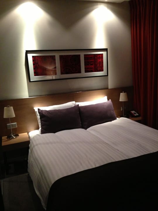 Standard-DZ Bett Adina Apartment Hotel Frankfurt Neue Oper