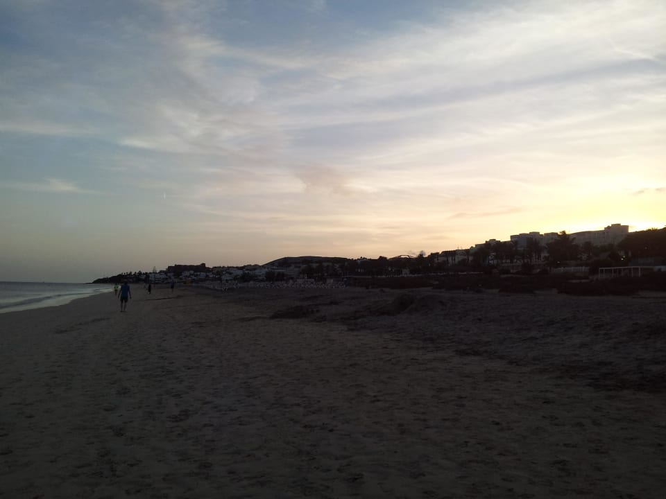 Der Strand bei Dämmerung SBH Hotel Taro Beach