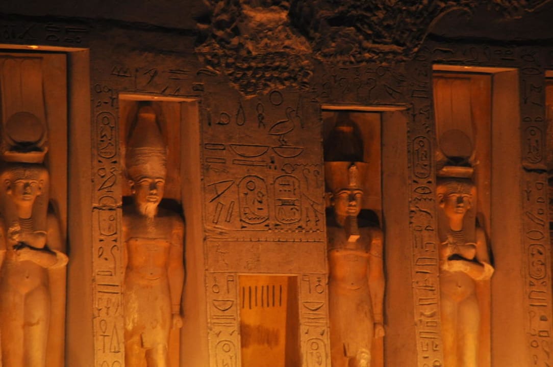 Nachbildungen in der Arena vom Alf Leila Pickalbatros Alf Leila Wa Leila Resort - Neverland Hurghada