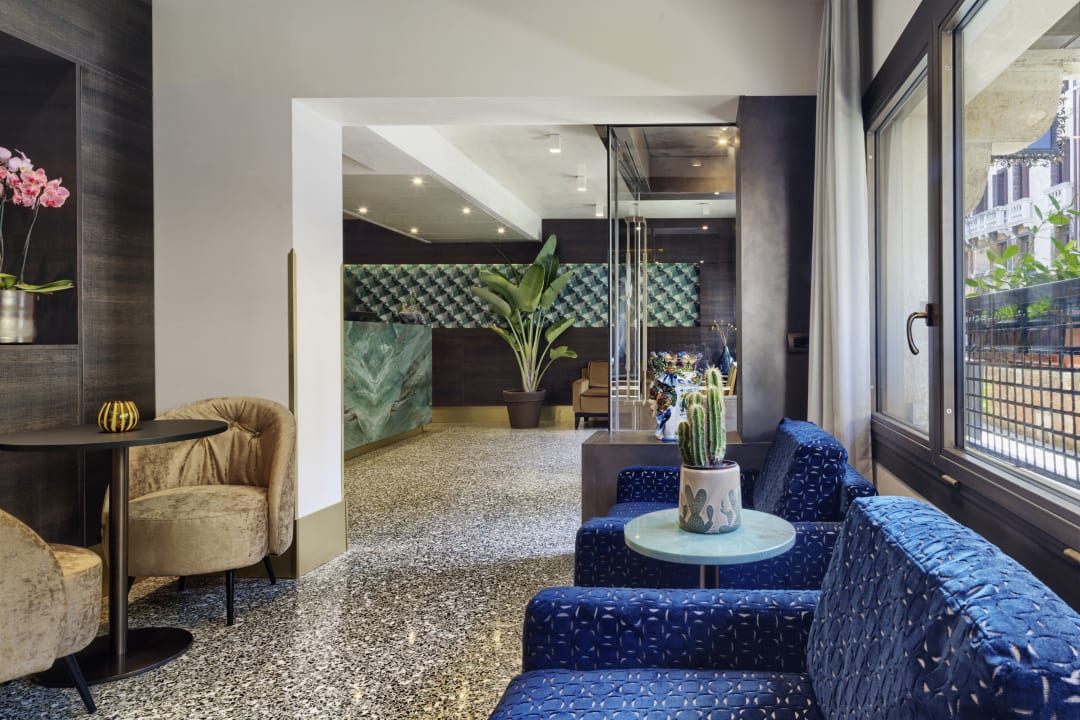 Lobby Hotel American Dinesen