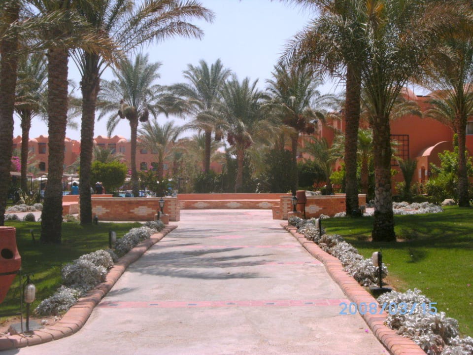 Weg vom Strand zum Pool Jaz Makadi Oasis Resort