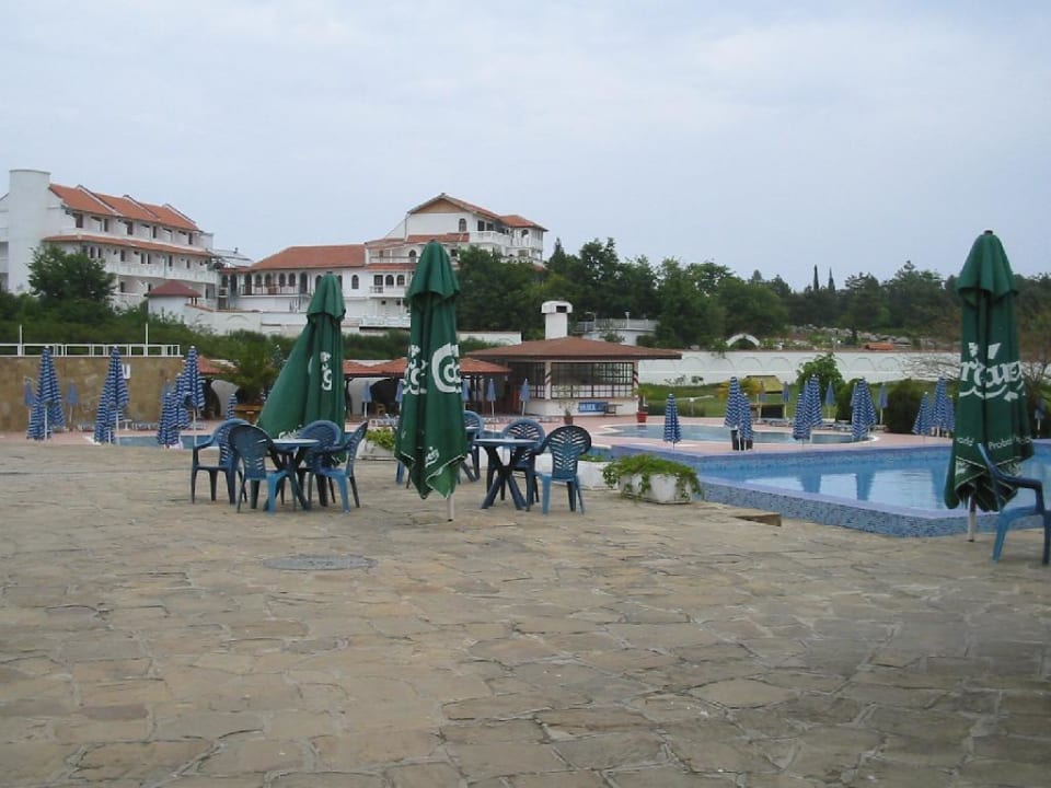 Pool mit Poolbarstühlen Duni Royal Pelican Resort