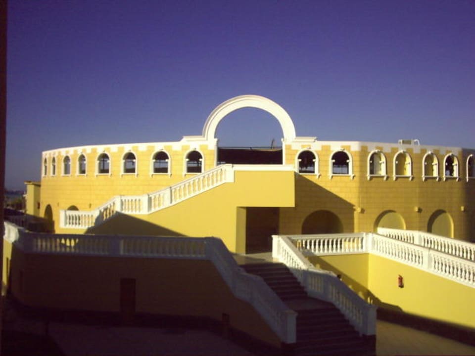 Das neue Theater Golden Beach Resort