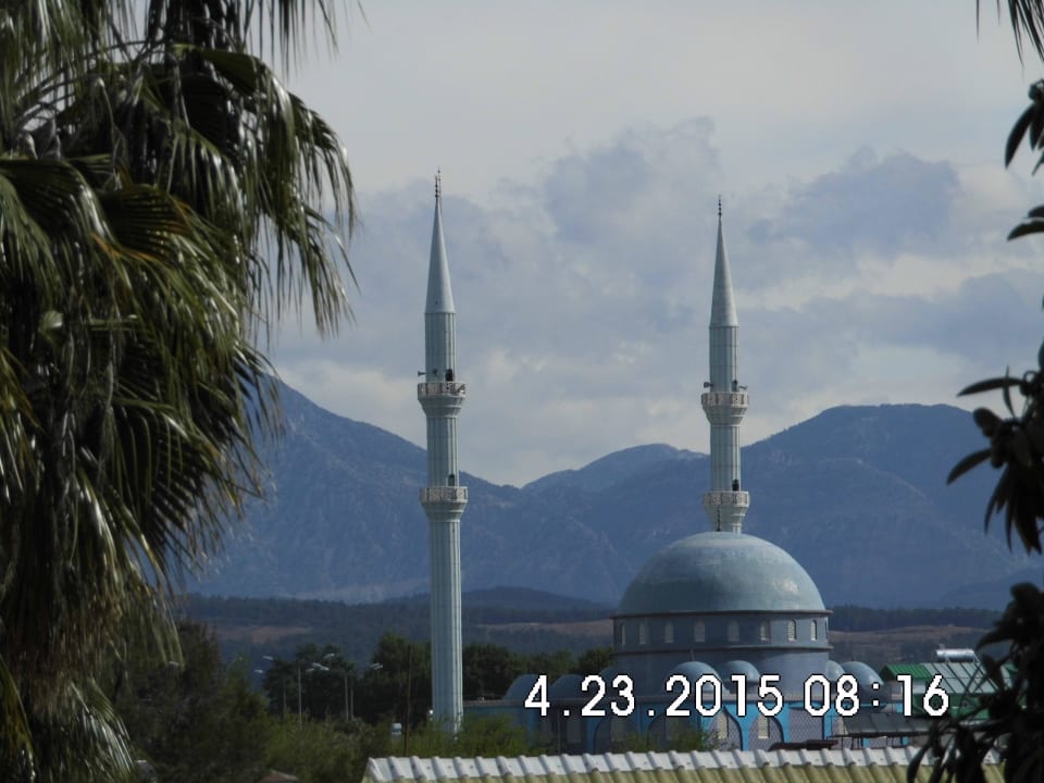 Weiterer Blick zur Moschee Club Sidelya Hotel