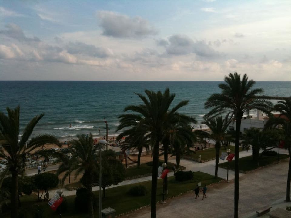 Blick von der Dachterrasse Sercotel Kalma Sitges Hotel