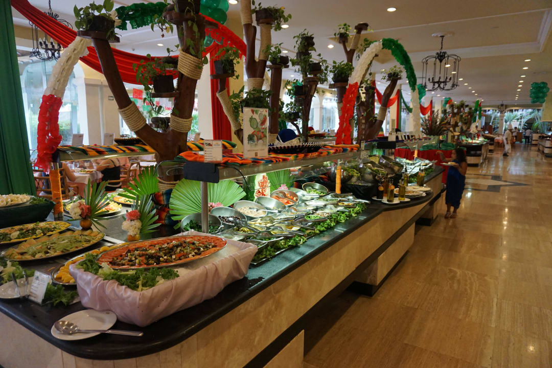 Büffet Grand Palladium Select White Sand Resort & Spa