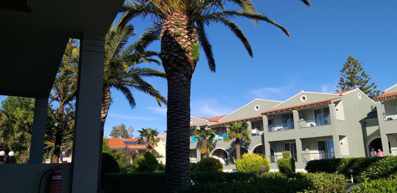 Zimmer Acharavi Beach Hotel