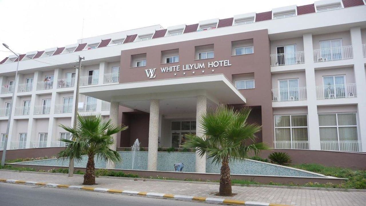Frontansicht des Hotels White Lilyum