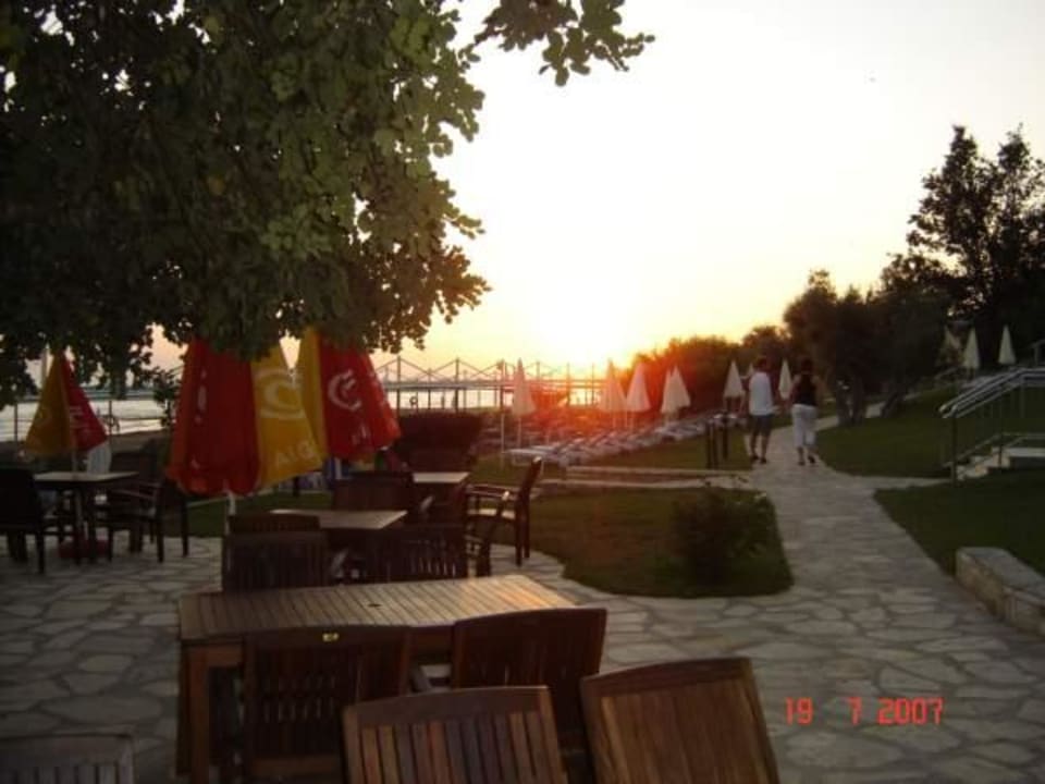 Blick von der Strandbar vom Sonnenuntergang Melas Resort Hotel
