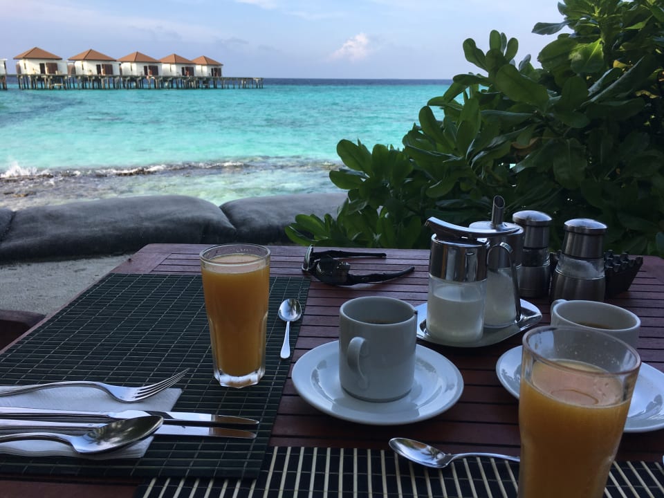 Frühstück mit dem perfekten Ausblick ROBINSON MALDIVES