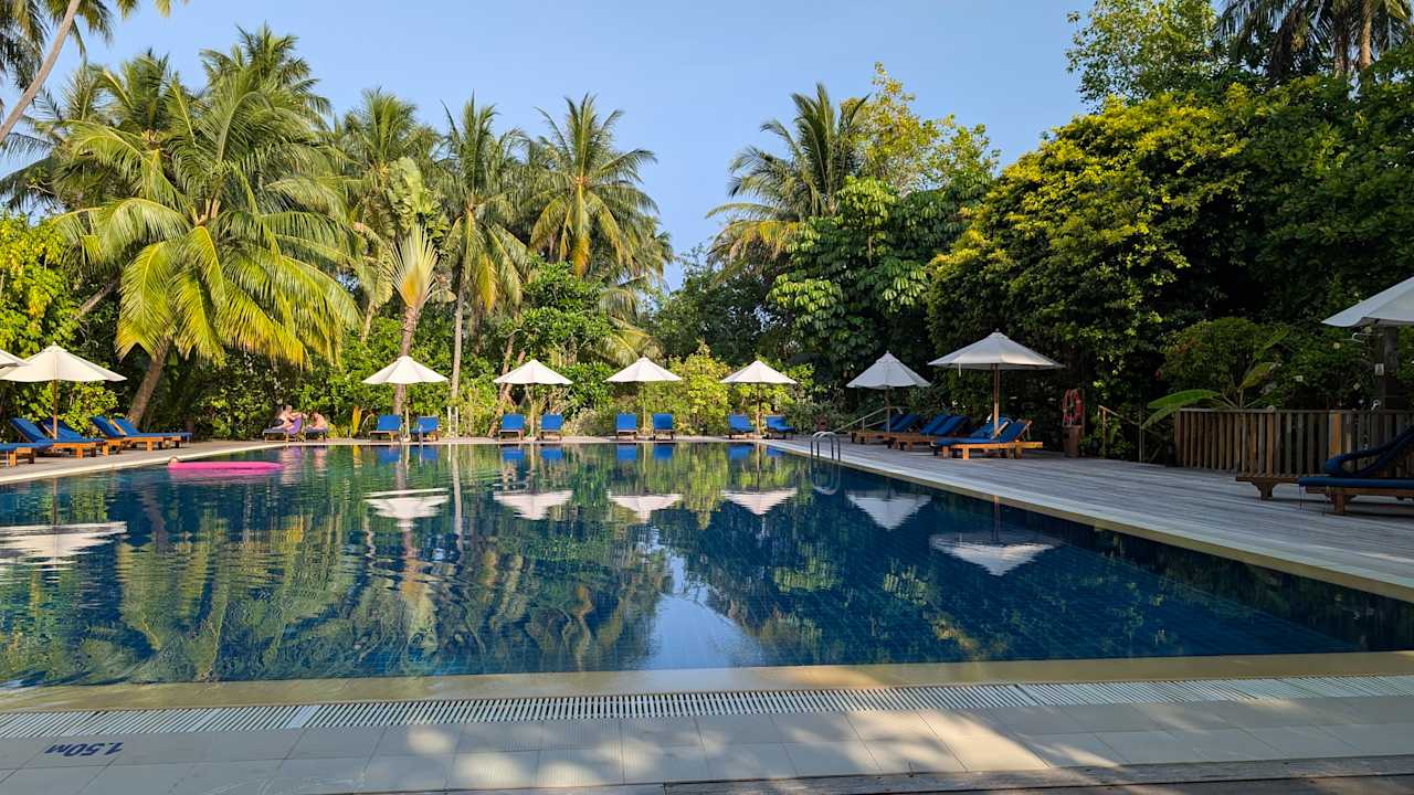 Pool Vilamendhoo Island Resort & Spa
