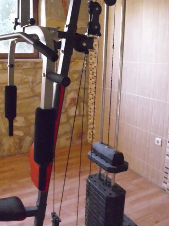 Angerissene Drahtseile Tiana Beach Resort