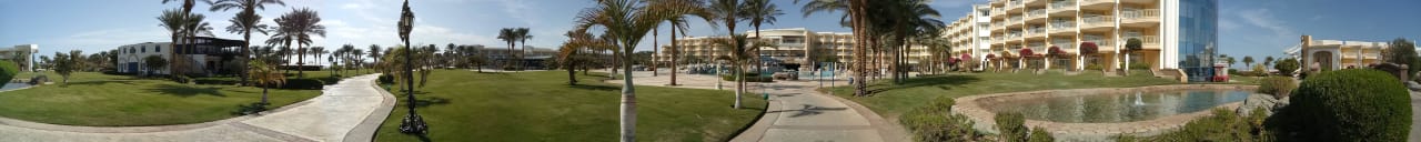 Gartenanlage mit Blick aufs Hotel Palm Royale Resort - Soma Bay