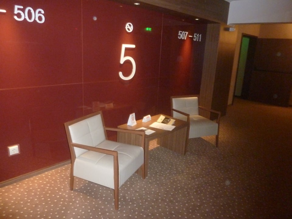 Zimmer Central Plaza Hotel