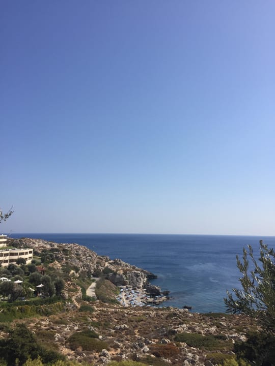 Ausblick von der Straße zum Strand Hotel Kalithea Horizon Royal