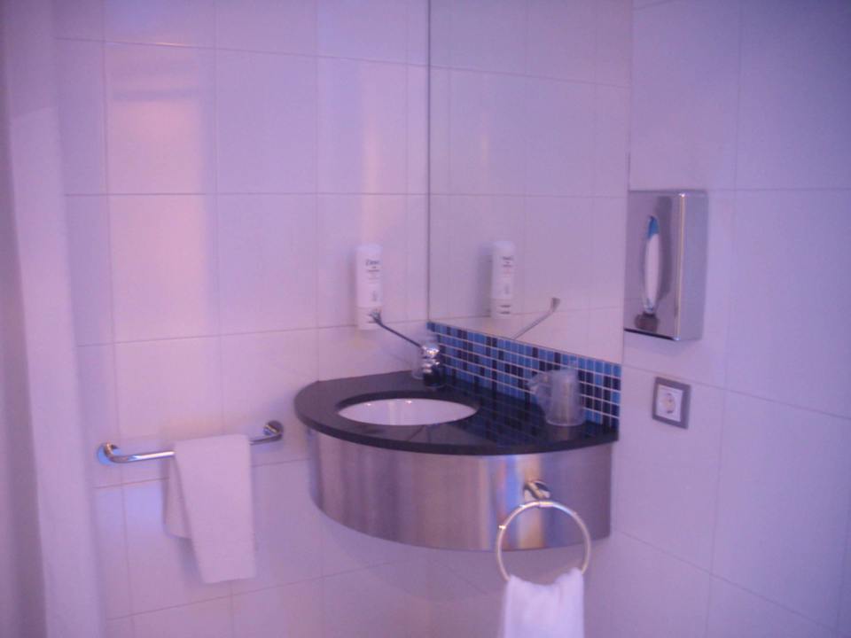 Zimmer 101 Bad behindertengerecht Hotel Holiday Inn Express Bilbao