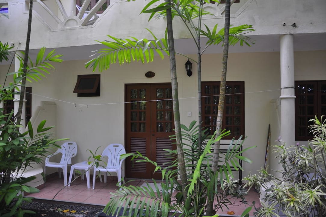Schreckliche Zimmer hinter den Wasserbungalows Embudu Village
