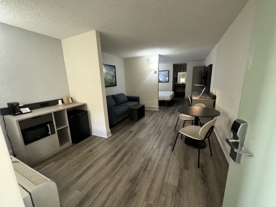 Zimmer Avanti International Resort