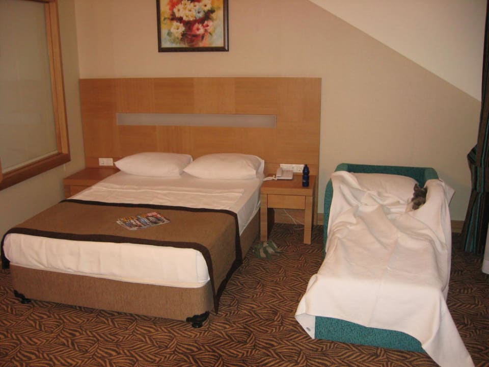 Doppelbett mit Zustellbett Saphir Hotel & Villas