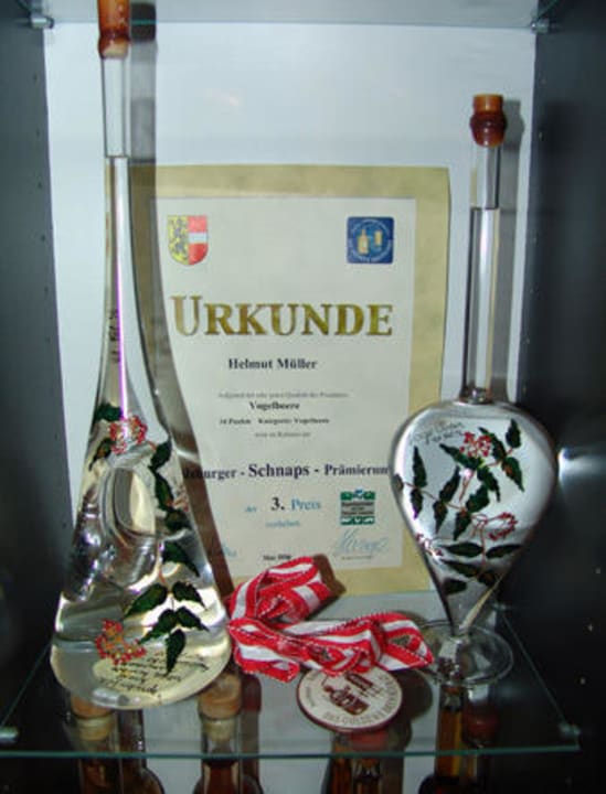 Hausgemachte Edelbrände - Tradition im Pichlgut Pichlgut Erlebnisbauernhof