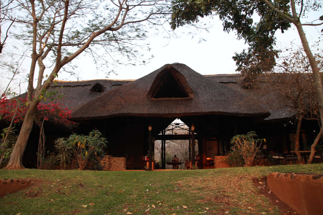 Hauptgebäude Hotel Stanley Safari Lodge - All Incl