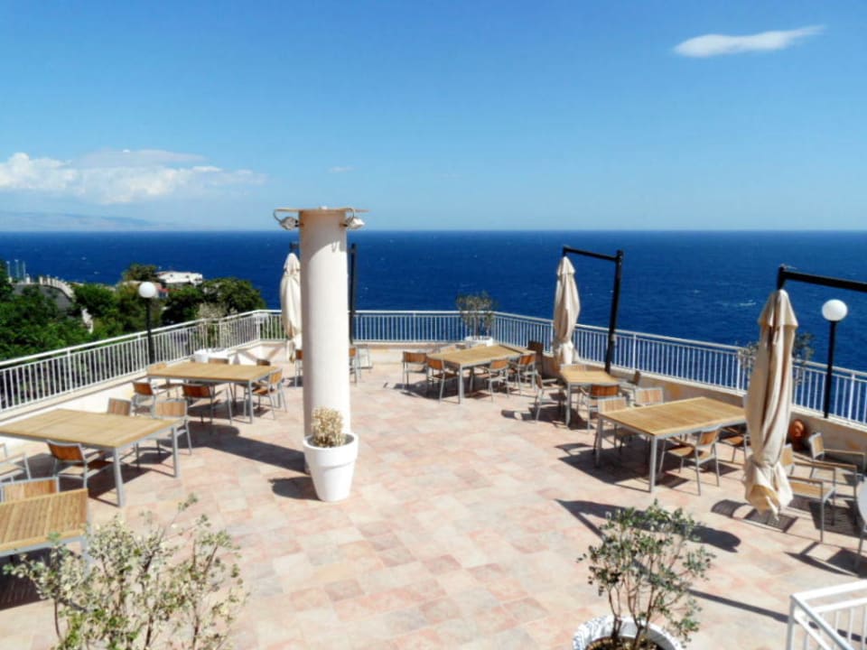 Zusätzliche Aussenterrasse beim Restaurant TUI Blue Puntamare