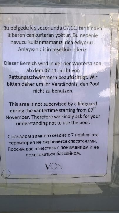 Pool geschlossen :((( VONRESORT Golden Coast