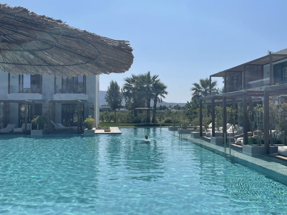 Pool Caravia Beach Hotel