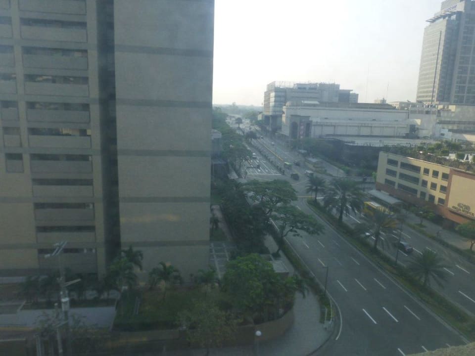 Aussicht vom Deluxe Room Nr. 831 Hotel The Peninsula Manila