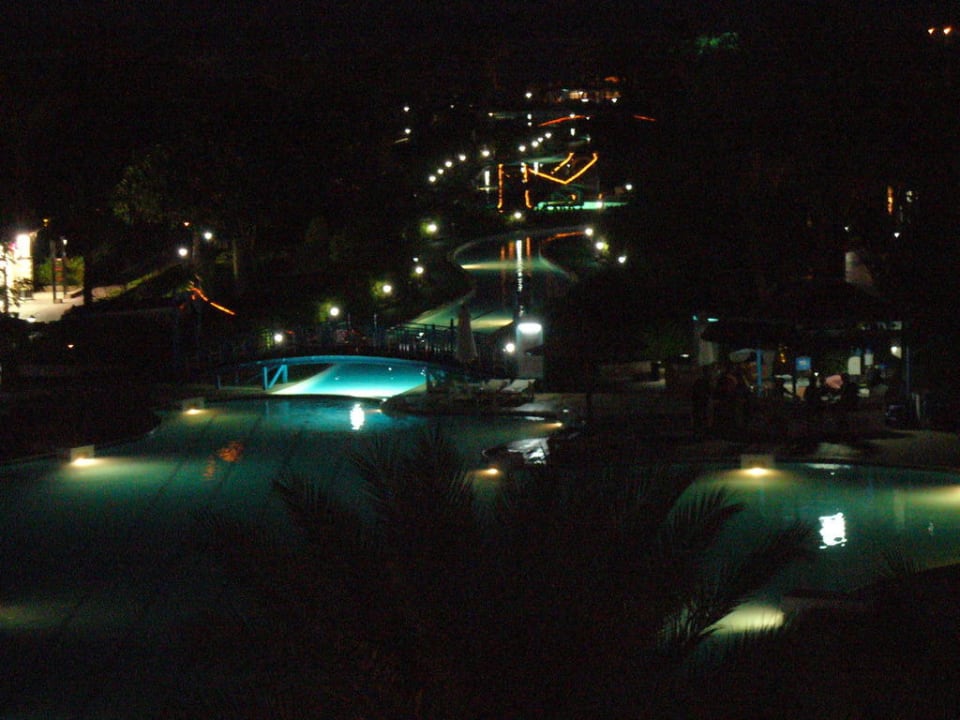 Bei Nacht Golden Beach Resort