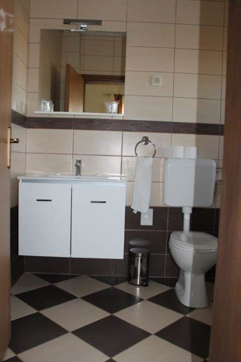 Vinia room Zafro bathroom Rooms & Apartment Vinia