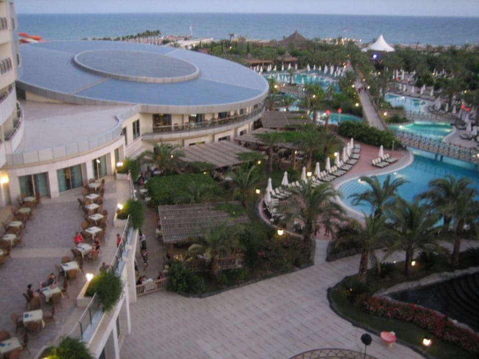 Blick zum Pool Royal Wings Hotel