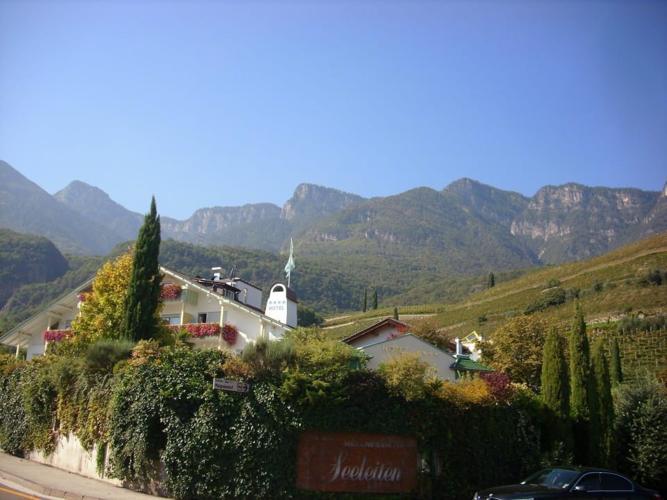 Die Hoteleinfahrt Lake Spa Hotel SEELEITEN