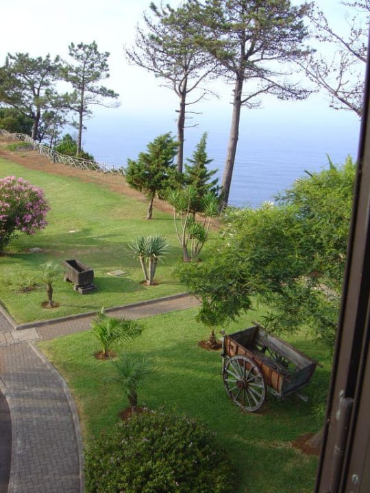 Blick auf Hotelpark und Atlantik Hotel Quinta do Furao
